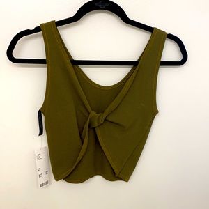 Front twist crop top